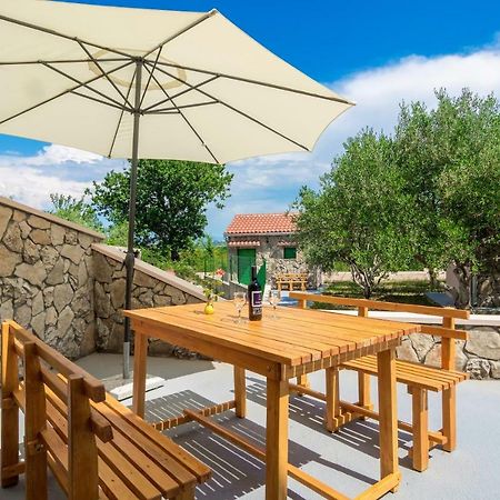 Vacation House Maslina Rupalj Exterior photo