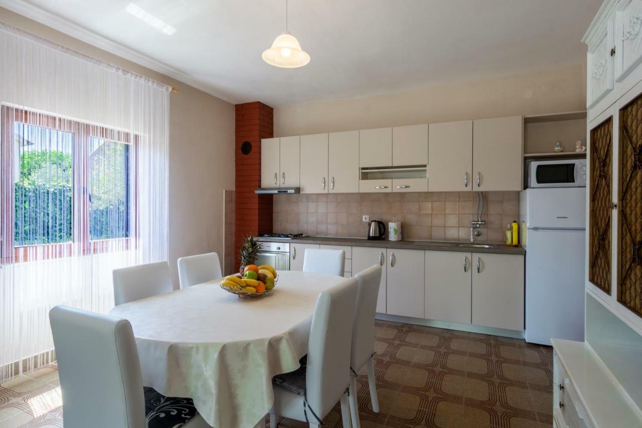 Vacation House Maslina Rupalj Exterior photo