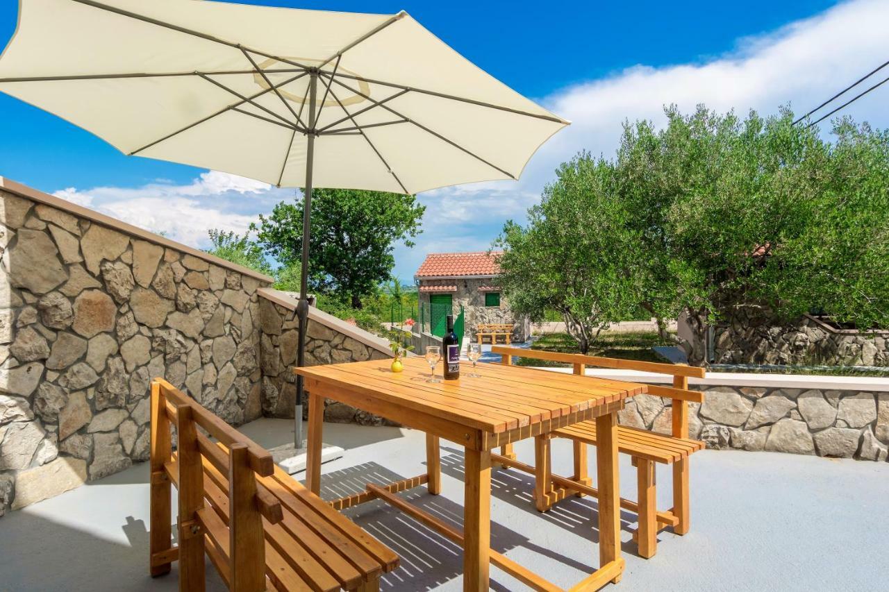 Vacation House Maslina Rupalj Exterior photo