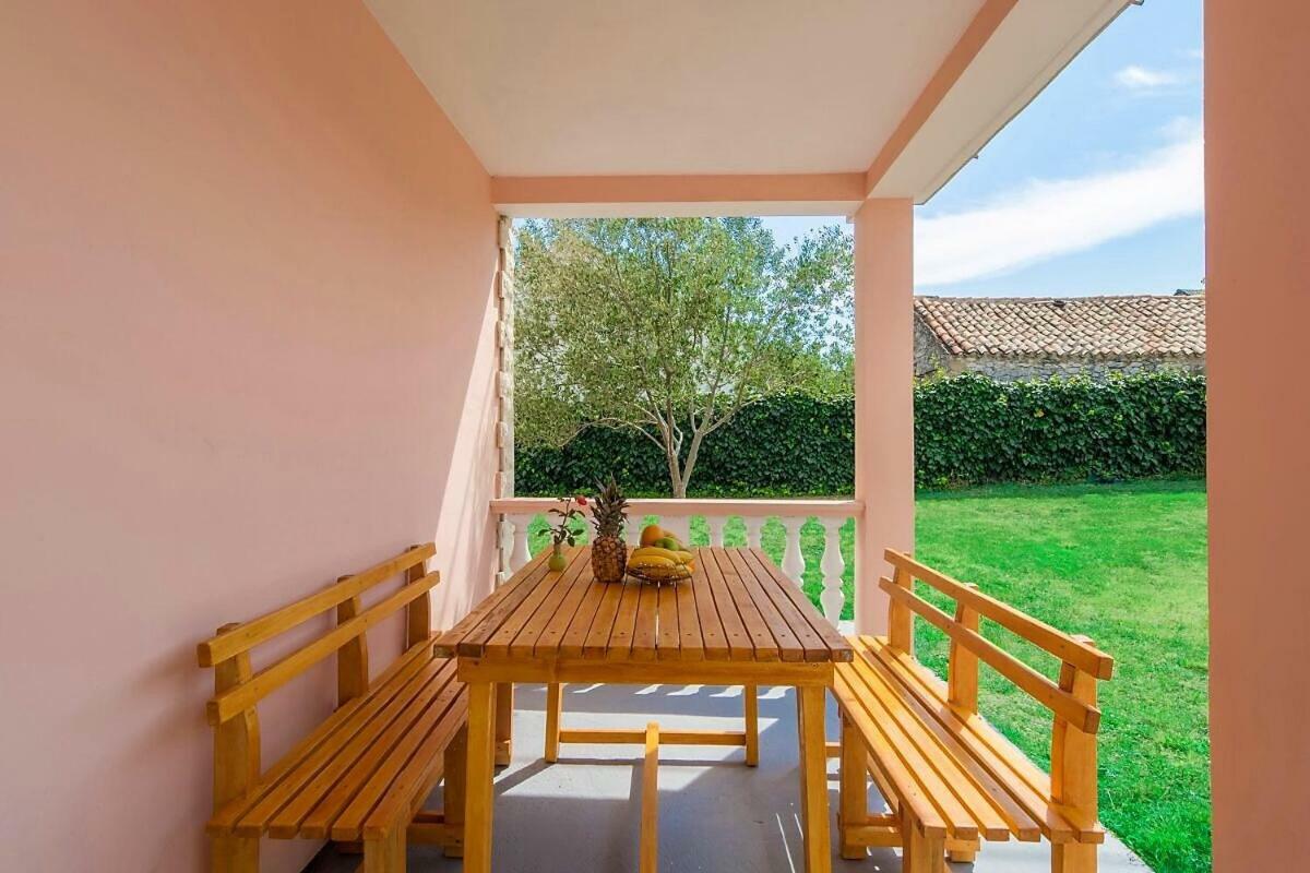 Vacation House Maslina Rupalj Exterior photo