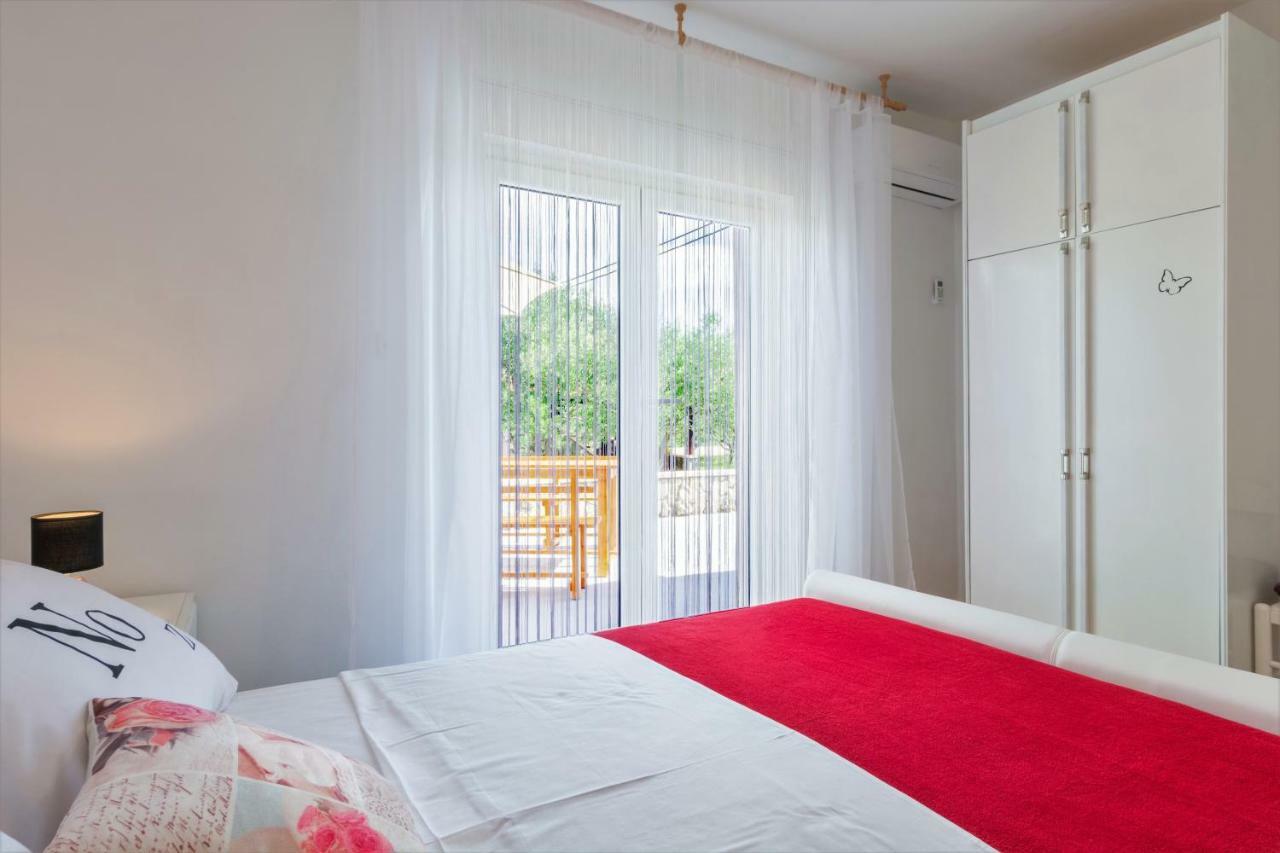 Vacation House Maslina Rupalj Exterior photo