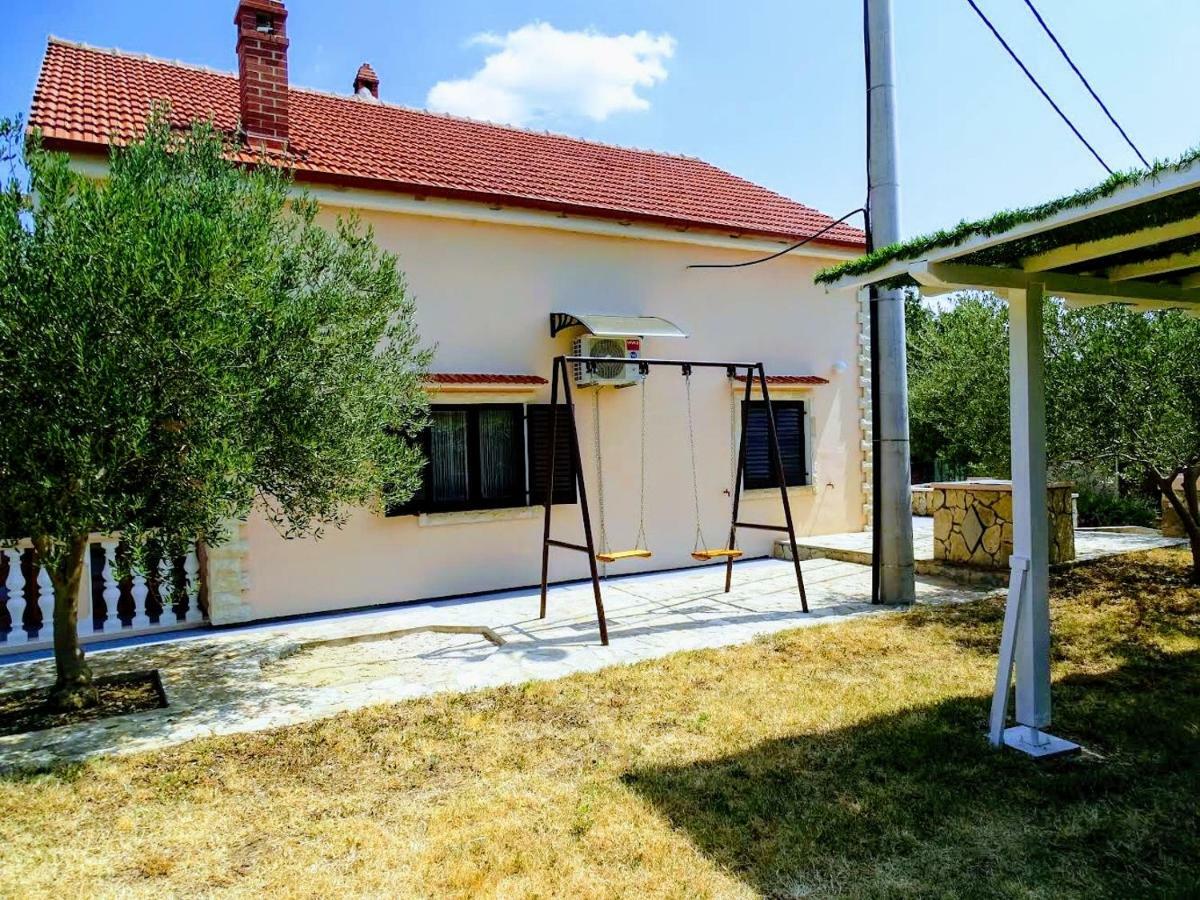 Vacation House Maslina Rupalj Exterior photo