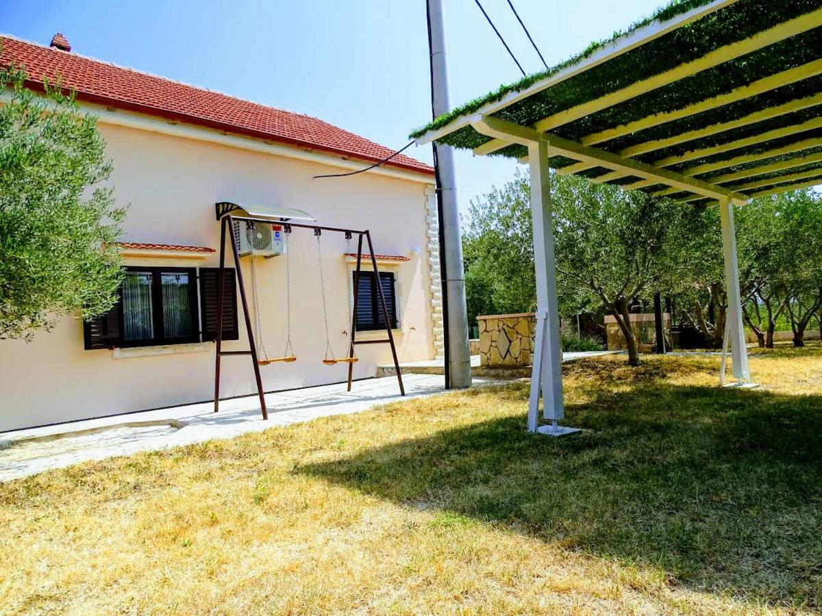 Vacation House Maslina Rupalj Exterior photo
